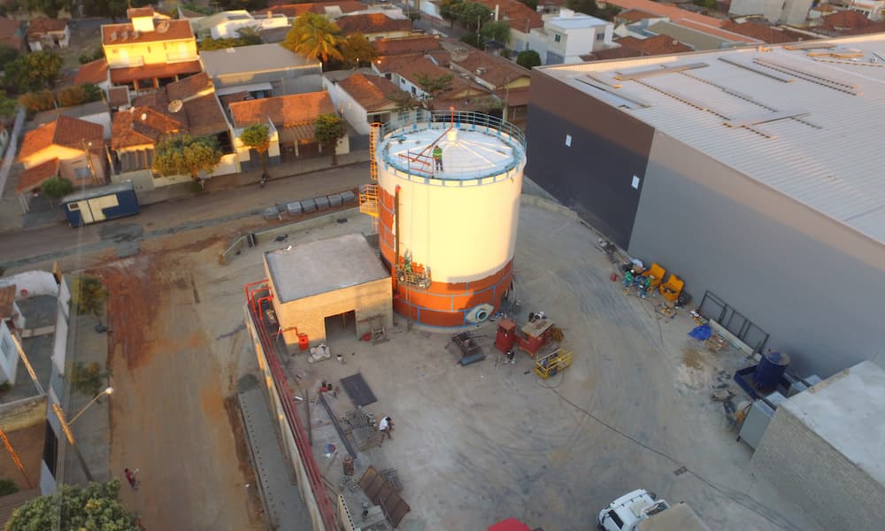 Visão de cima de flange para caixa d água
